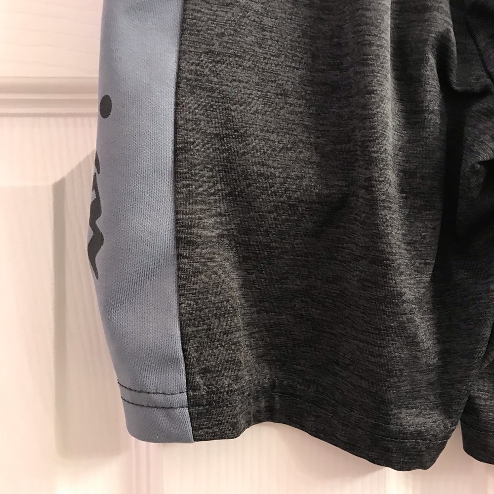 Boys Champion Shorts Black & Gray Size 7/8 - Picture 11 of 14